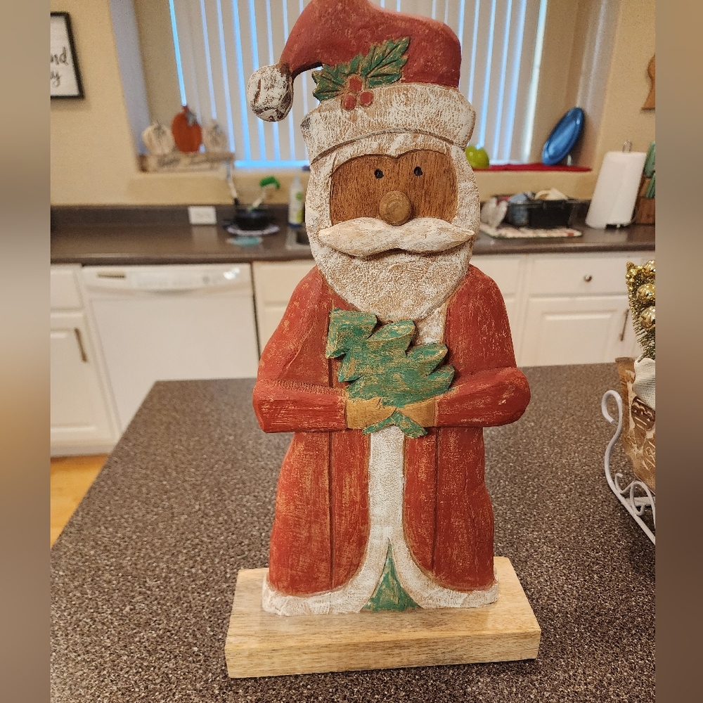 Rae Dunn Santa decor